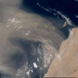 Episodio de calima que azota a Canarias este miércoles. Foto: Zoom Earth.