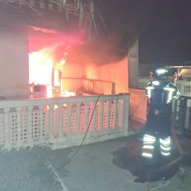 Incendio de madrugada de una vivienda en Puerto del Carmen