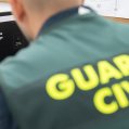 Agente de la Guardia Civil durante una investigación