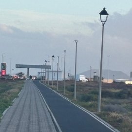 Iluminación deficiente en el carril bici de Playa Blanca