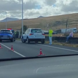 Accidente entre dos vehículos en la LZ-2