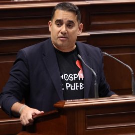 Yoné Caraballo defiende en el Parlamento el blindaje del Insular