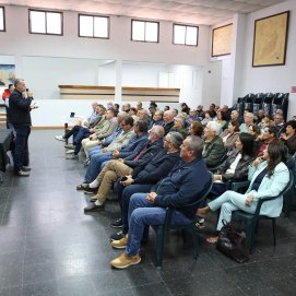 Asamblea Abierta celebrada en el Centro Democrático de Máguez