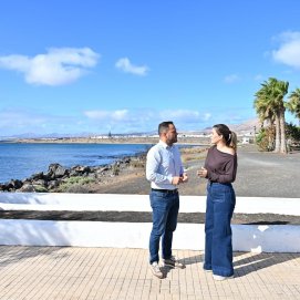 El alcalde de Arrecife Yonathan de León y la concejala de Playas y Medio Ambiente, Davinia Déniz