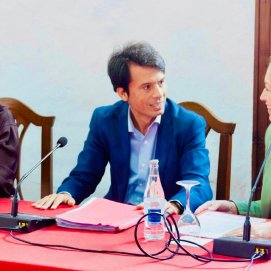 Marcos Bergaz (PSOE) junto a las concejalas Jenifer Galán y Sabina Vizcaíno