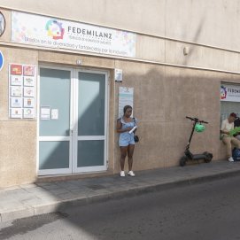 Trámite de Regularización en la Federación de Migrantes de Lanzarote. Fotos: Juan Mateos.