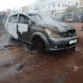 Incendio de un coche en Arrecife