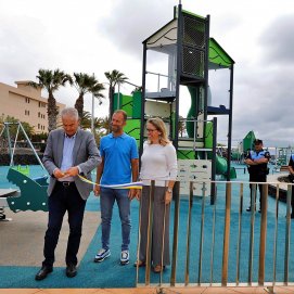 Inauguración del parque infantil de Matagorda