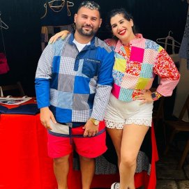 Los hermanos Tatiana y Raúl Hernández apoyan a su madre y van con ella a las ferias de artesanía. Imagen: redes sociales.