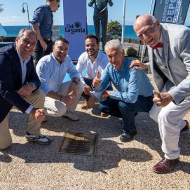 Descubrimiento de las placas en Puerto del Carmen.