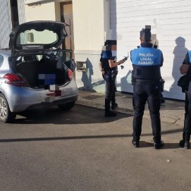 La Policía Local de Arrecife realiza un test de alcoholemia