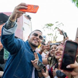 El cantante Jessi Uribe en la presentación del Festival Isla Latina en Arrecife