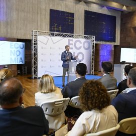 El vicepresidente del Gobierno de Canarias durante la presentación de la herramienta.