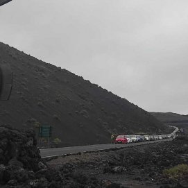 Coches esperando para entrar en Timanfaya en una imagen de archivo.