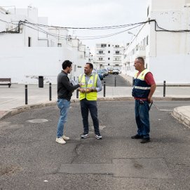 El alcalde Yonathan de León, junto al ingeniero jefe de Obras Públicas y el encargado municipal de Obras, en Valterra