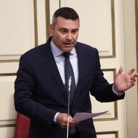 Oswaldo Betancort en el Parlamento de Canarias.
