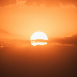 El sol entre las nubes. Innovación.