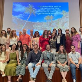 Foto de familia del homenaje a Médicos Internos Residentes