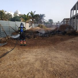Incendio en uno de los esqueletos de Costa Teguise 