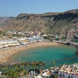 La playa principal de Mogán.