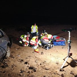 Sanitarios del SUC en el lugar del accidente. Foto: Bomberos.