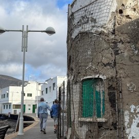 Estado ruinoso de la Casa Modernista de Caleta de Famara. Foto: Andrea Domínguez.