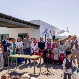 Poli Suárez comparte con el CER de Lanzarote una jornada de tradiciones canarias por el Día de Canarias