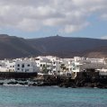 Viviendas junto al mar en el litoral de Punta Mujeres, en Lanzarote. Hipotecas. Foto: Andrea Domínguez.