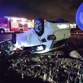 Vuelca con su vehículo en la LZ-2 a la altura de Playa Honda. Foto: Consorcio. 