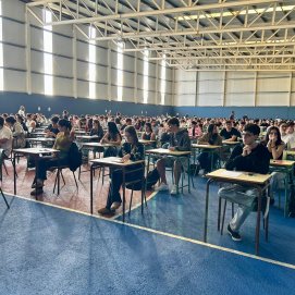 Estudiantes realizando la PAU. Foto: Educación.