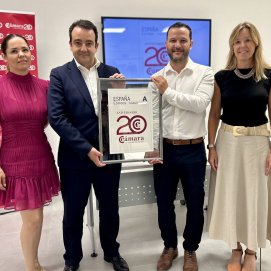 Presentación del sello conmemorativo del 20 aniversario de la Cámara de Lanzarote y La Graciosa. 
