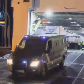 Llegada de vehículos de la Policía Nacional a Canarias 