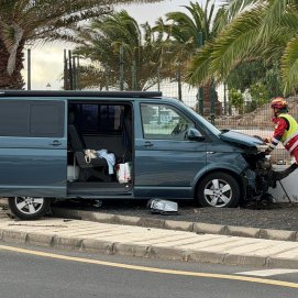 Accidente de tráfico en Costa Teguise (Fotos: La Voz)
