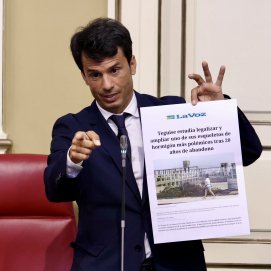 Marcos Bergaz (PSOE) en el Parlamento de Canarias este martes.