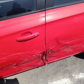 Un vehículo accidente. 
