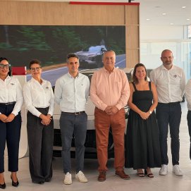 Jerónimo Quevedo (centro) con el equipo de Faycan Autonoción