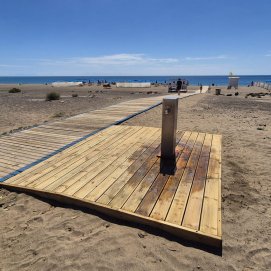 Una de las duchas en una playa de Puerto del Carmen
