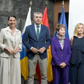 Foto de familia tras la firma del protocolo de colaboración