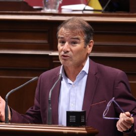 Marcos Hernández en el Parlamento.