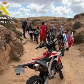 Excursionistas practicando enduro en Fuerteventura. Foto: GC.