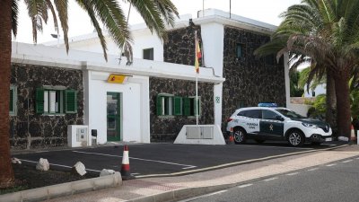 Entrada principal al cuartel de la Guardia Civil de Yaiza