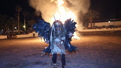 Quema de Facundo en la Noche de San Juan de Haría. Fotos: La Voz.