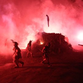 Quema de Facundo en la Noche de San Juan de Haría. Fotos: La Voz.