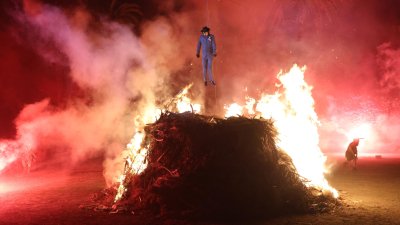 Quema de Facundo en la Noche de San Juan de Haría. Fotos: La Voz.