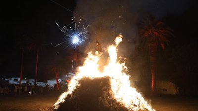Quema de Facundo en la Noche de San Juan de Haría. Fotos: La Voz.