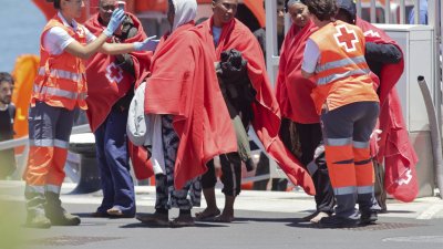 Llegada de migrantes a Puerto Naos, 24 de junio 2026 (Fotos: Juan Mateos)