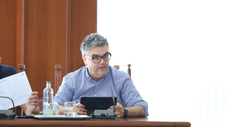 Armando Santana.