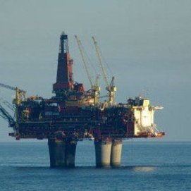 Ibarra abre la puerta a acoger plataformas petrolíferas en Los Mármoles para su reparación
