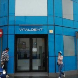 Vitaldent: apariencia de normalidad con los clientes, hermetismo con la prensa