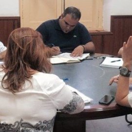 Arrecife reparte 2.000 sacos de arena, coordina áreas y cancela actividades ante el temporal